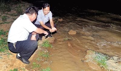 丹江水昨夜抵達(dá)平頂山水庫 村民歡呼留下熱淚